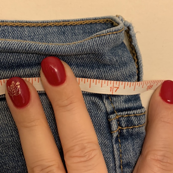 Old Navy Curvy Straight Jeans Medium wash - Picture 8 of 13